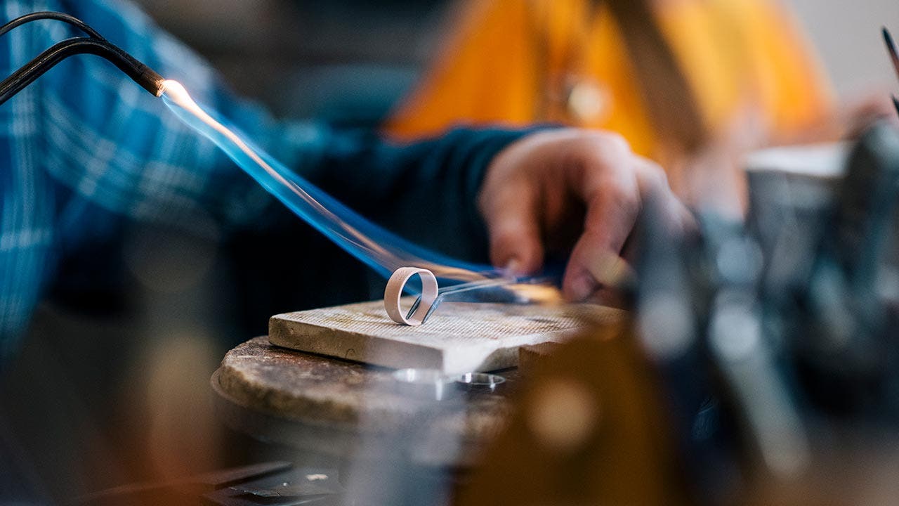 How Much Does It Cost To Resize A Ring Larger