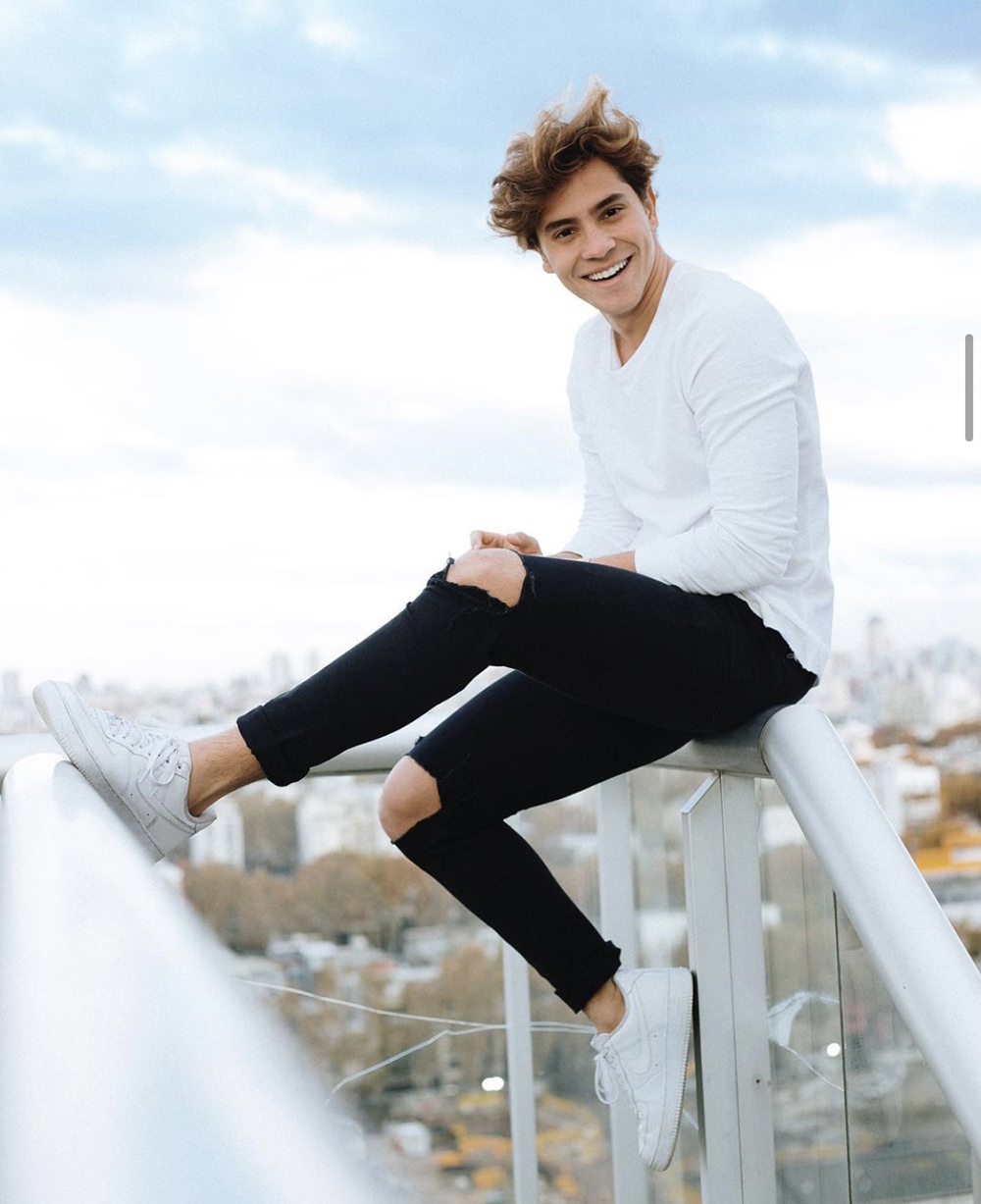 He is currently 24 years old and his zodiac sign is leo. Andre Lamoglia Bruna Brandao