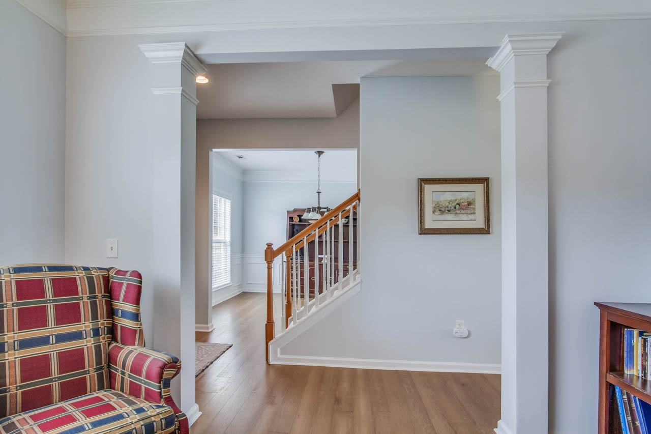 Turn your living room into a lovely space that's relaxing yet functional by selecting the right lighting. Crown Molding