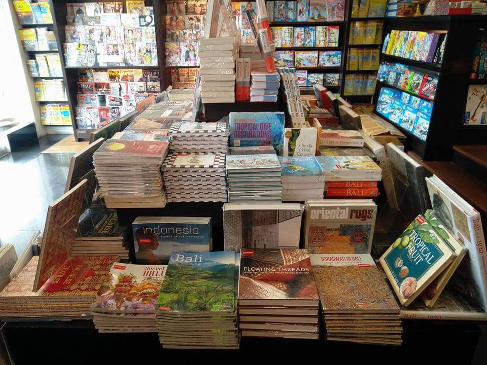 Periplus synonyms, periplus pronunciation, periplus translation, english dictionary definition of periplus. Periplus Bookshop Ubud Bali Bundle Of Books