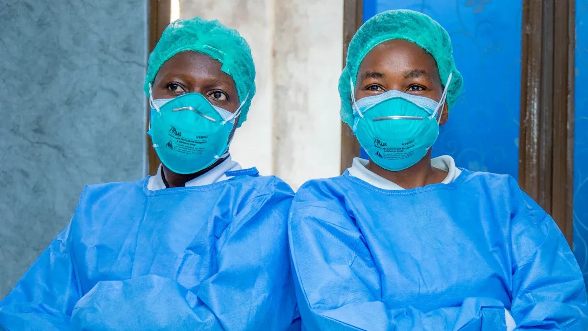 Features of AAMI Level 4 Gowns