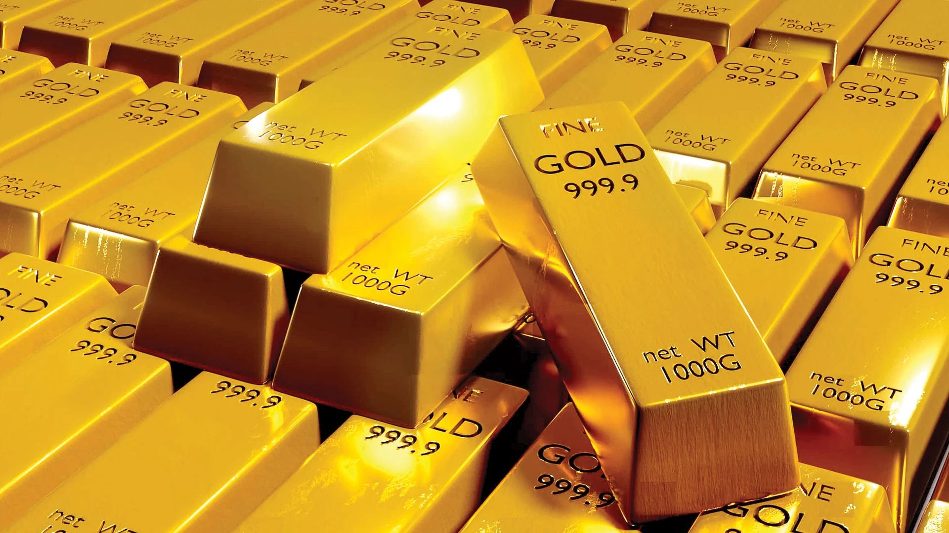 الذهب يرتفع ويقترب من مستويات قياسية