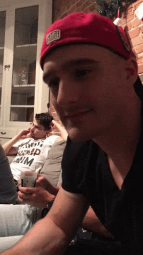 Sourire Pas Gif Sourire Pas Drole Discover Share Gifs