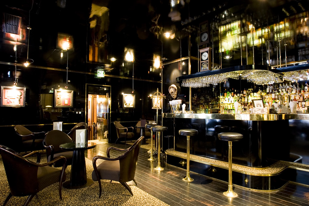 Фото номеров, отзывы туристов, рейтинг и описание . Sparkling lights in the colonial interior design style in