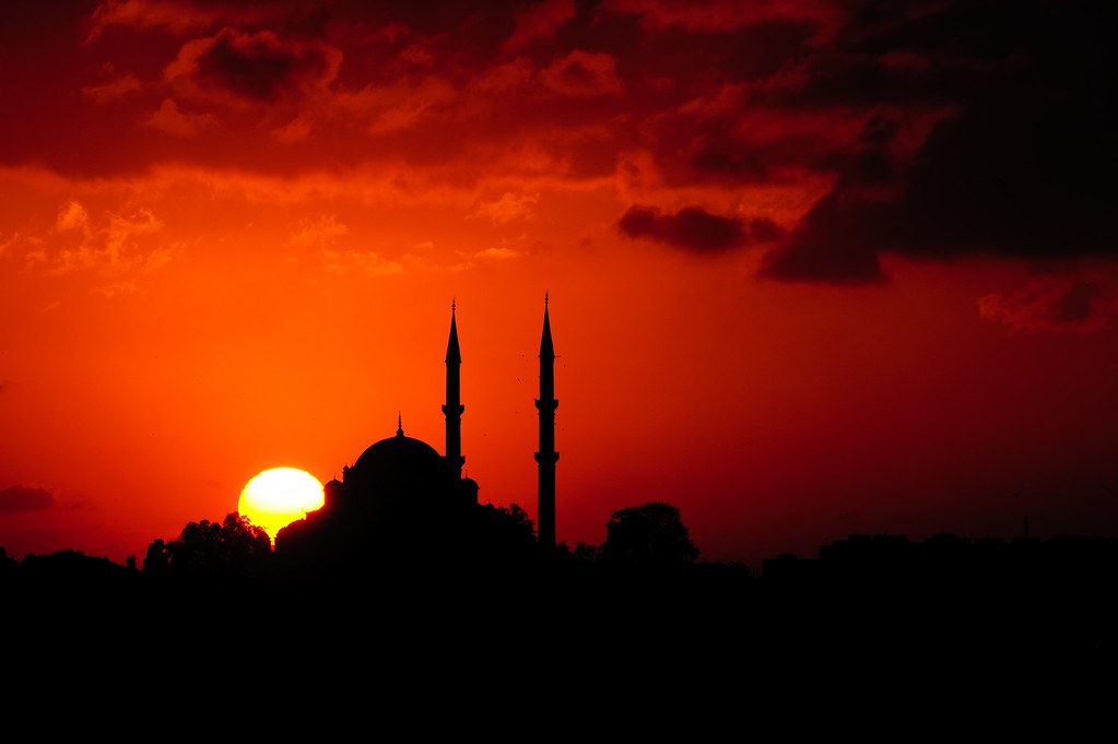 Sharing pengalaman saya ketika berburu foto sunset di salah satu icon landmark kota jakarta, yaitu masjid istiqlal. sunset mosque | don't forget to press the magic L button facâ¦ | Flickr