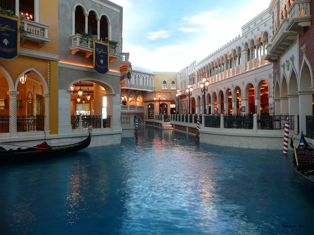 Vegas is on most people's bucket list for a reason. Little Venice | The Venetian, Las Vegas This is the inside