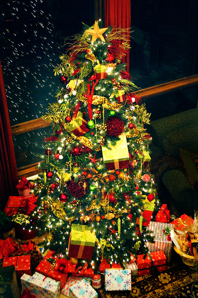 If only the holidays could last throughout the winter months—the twinkling lights and christmas cookies make the cold and dark so much more bearable. O Tannenbaum | A Tannenbaum is a fir tree (German die