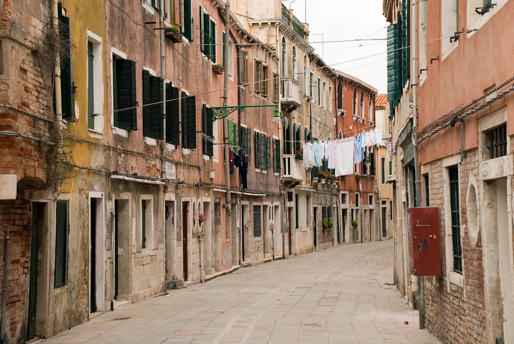 Les suites 1902, suite équipée proximité petite venise avec jardin (tidak tersedia). Rue de Venise | J'aime particuliÃ¨rement ces photos qui montrâ¦ | Flickr