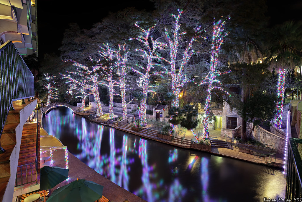 Please note that the city of san antonio is currently offering free parking . Riverwalk Christmas Lights II | Riverwalk Christmas lights aâ¦ | Flickr