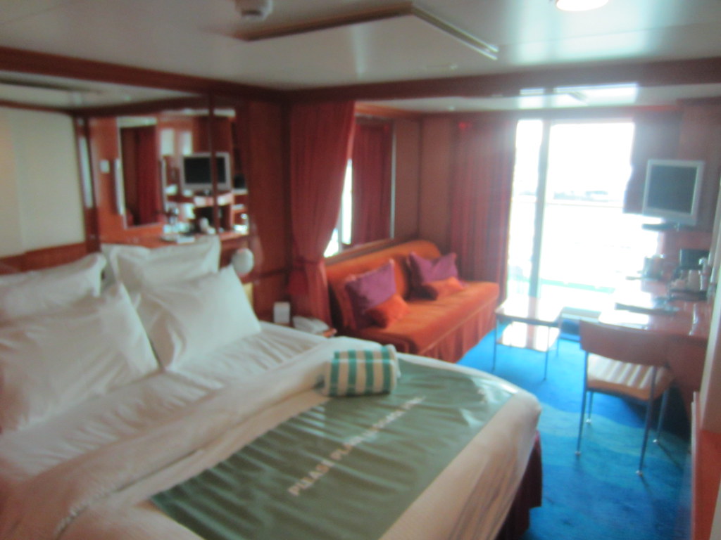 Learn how to find an airport job with the following guidelines. Balcony Stateroom on Norwegian Cruise Line, Norwegian Gem