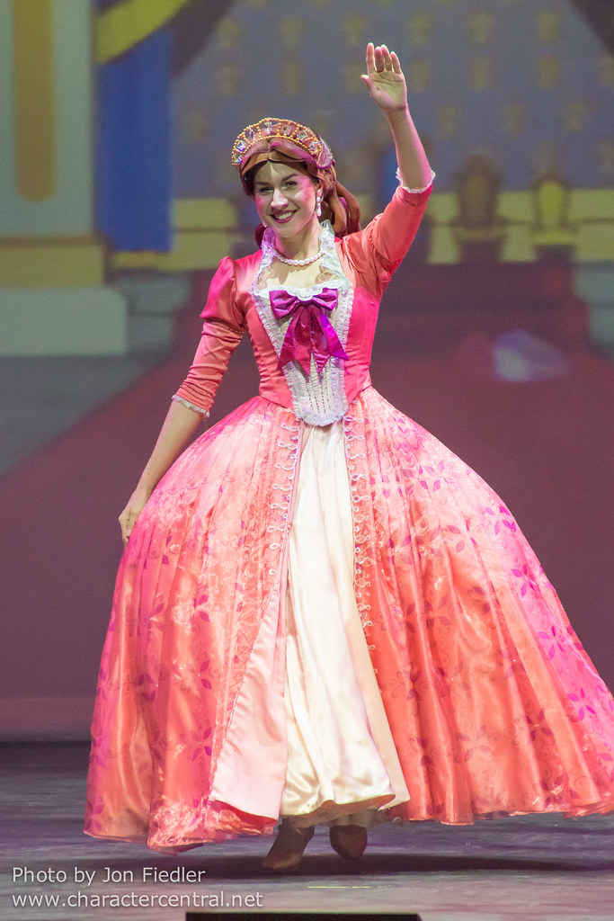 The men's pirate costume features the classic eyepatch and skull design that is true to all pirates' dress codes while also coming with a headscarf, . Disney Live Aug 2013 - Disney Junior Live On Tour! Pirate â¦ | Flickr