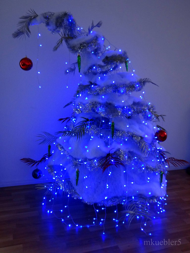 This method keeps taking down your tree neat and organized. Grinch christmas tree | I decided to make a new tree and