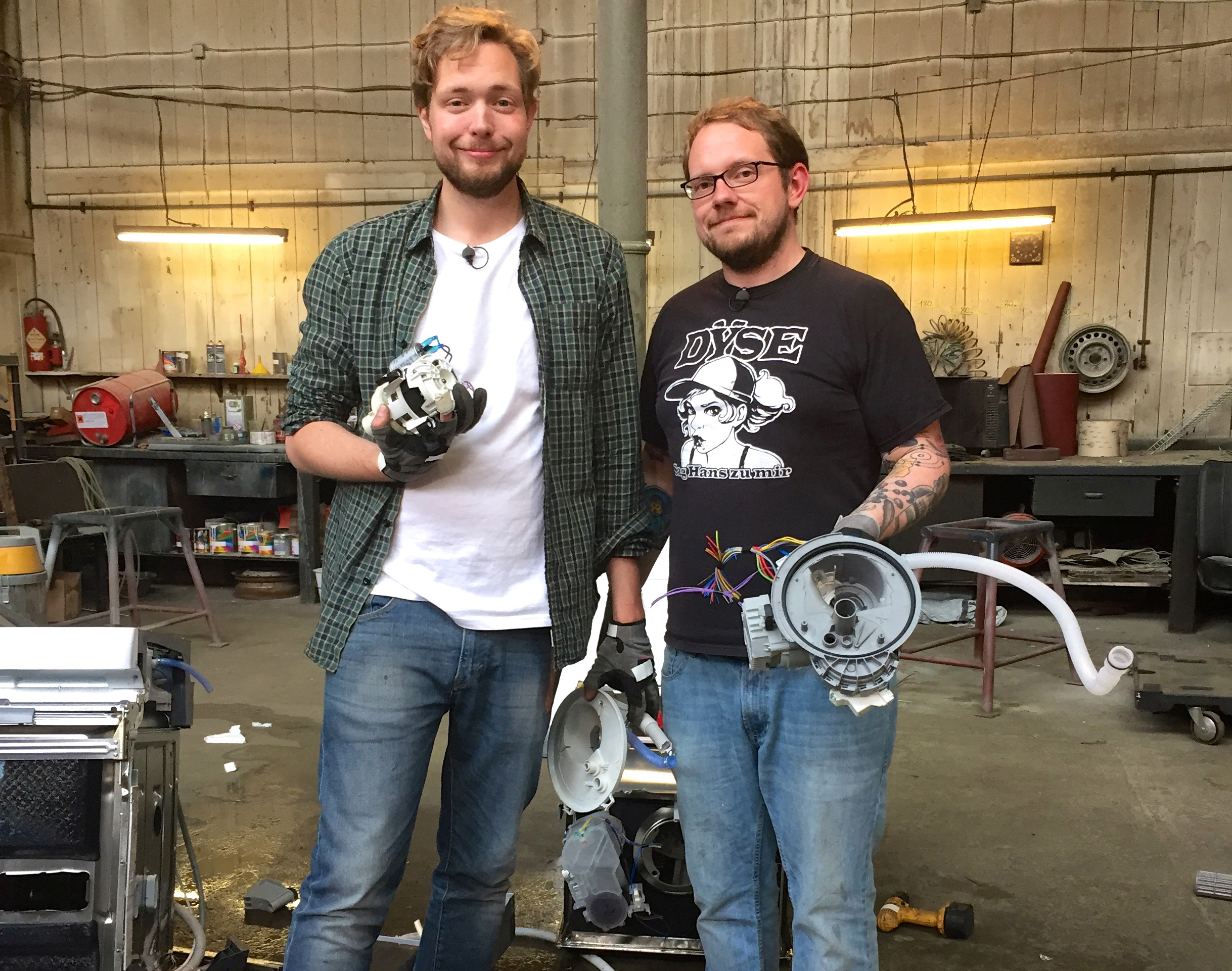 Bastian bielendorfer, deutscher autor und komiker, wurde am 24. Bastian Bielendorfer Und Reinhard Remfort Sind Die Zerleger Wiso Plus In Zdfinfo Presseportal