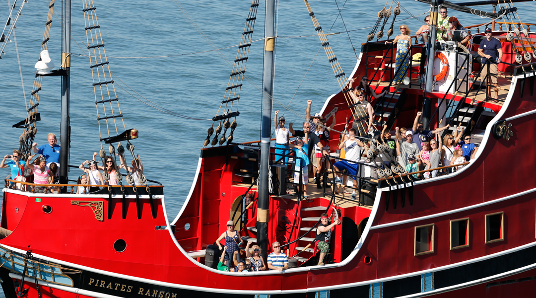 Clearwater dining cruise featuring a free bar at sea. Cruise Info Captain Memo S Pirate Cruise