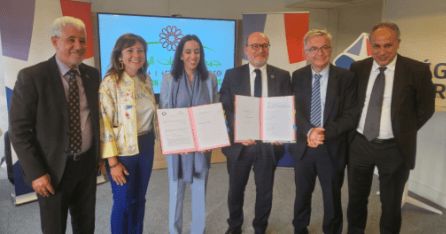 جمعية جهات المغرب والوكالة الفرنسية للتنمية توقعان شراكة لدعم الجهوية المتقدمة في المملكة
