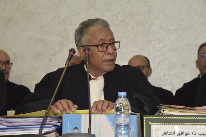 فضيحة المحاماة تعود إلى الواجهة: النقيب الطاهر موافق يكشف كواليس مثيرة حول امتحان الولوج فضيحة المحاماة تعود إلى الواجهة: النقيب الطاهر موافق يكشف كواليس مثيرة حول امتحان الولوج