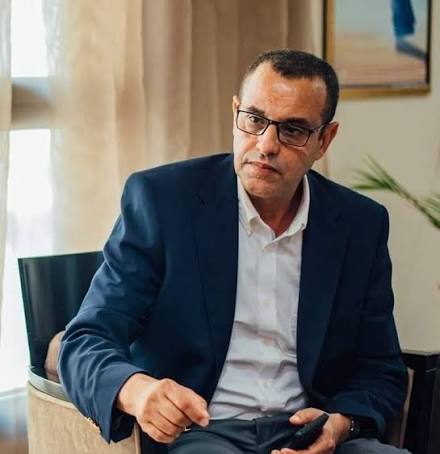 حيكر ينتقد هجوم حلفاء الأغلبية على نزار بركة ويدعو لموقف واضح لمنتخبي الاستقلال