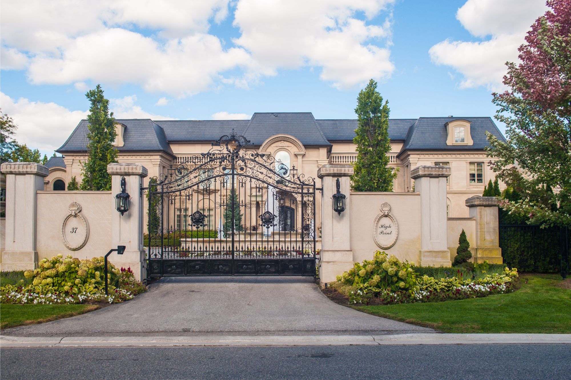 Whether your dream is to buy a french château, to buy an apartment in paris or to buy a house in provence, french realmake chateau la choltiere your own little world where troubles of everyday's life are left behind at the gate. Explore The Bridle Path Homes for Sale | Casey Ragan, Realtor