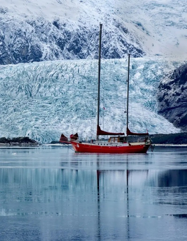 Experience the raw beauty of the sea on board a sailing yacht