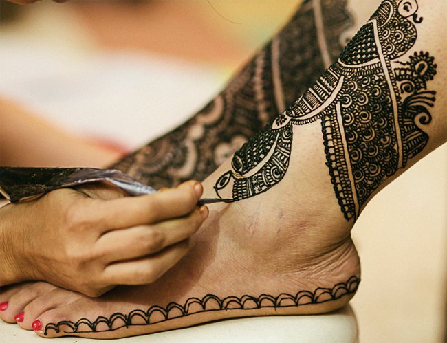 16 Inspirasi Henna Art Anti Mainstream, Demi Momen Pernikahan Yang Tak Terlupakan! 499_X_650_jpg