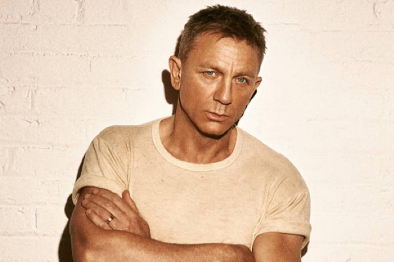 15+ Daniel Craig Pics