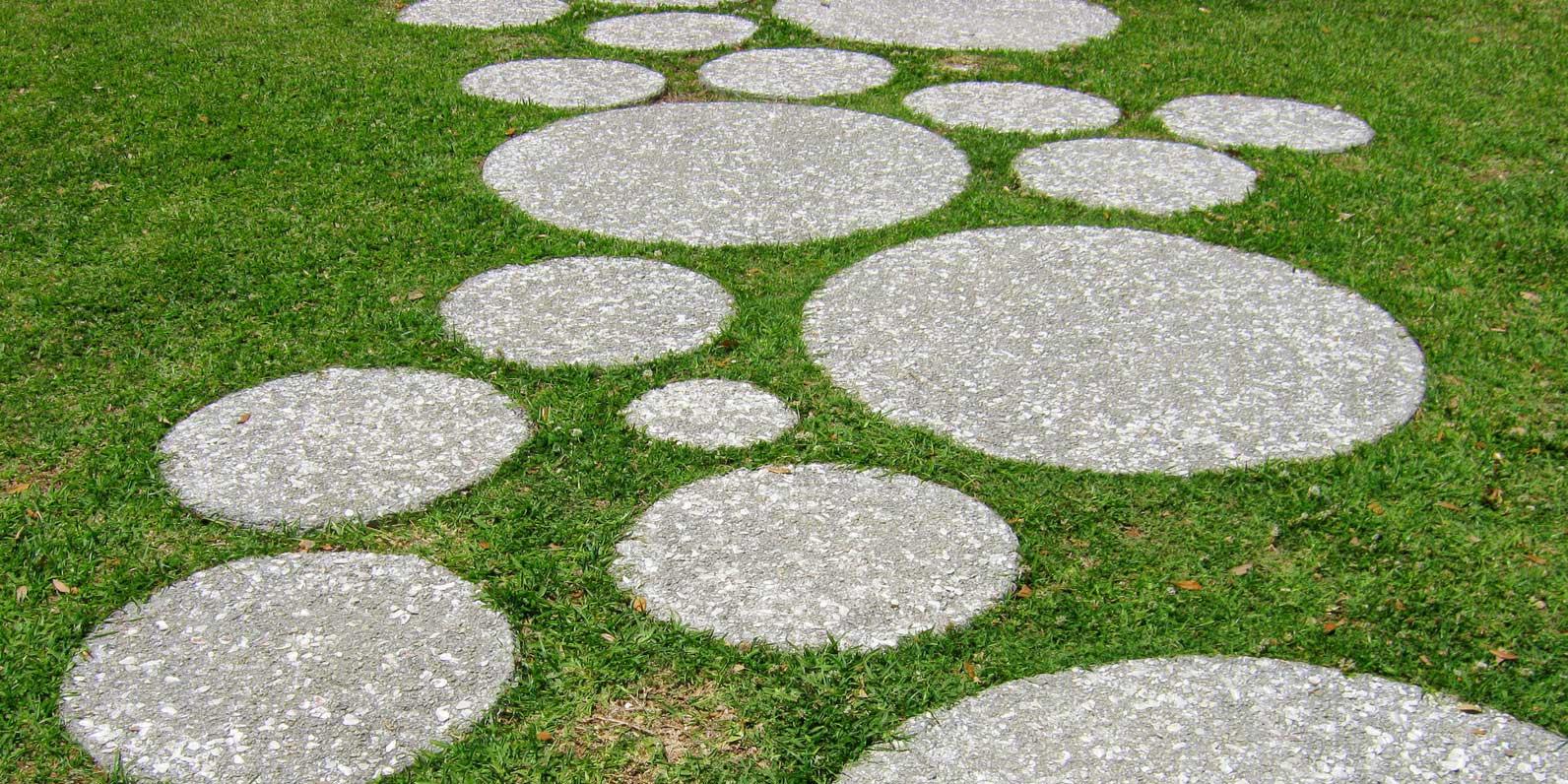 Scopri di più su casa.it! Il Vialetto Pedonale In Giardino Stili A Confronto Cose Di Casa