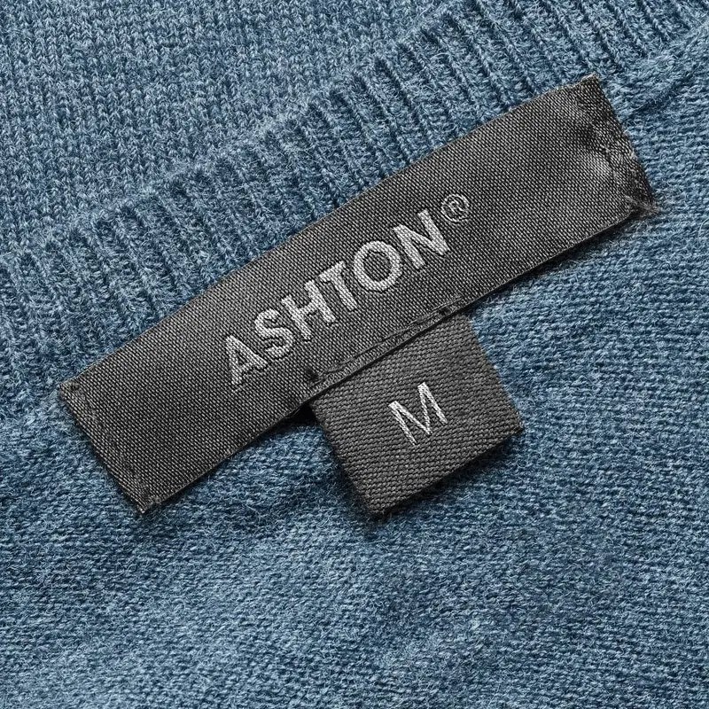 Designing and printing your own labels is simple to do with just a few clicks of your computer mouse. 10 Best Free Clothing Label Mockup Templates Css Author