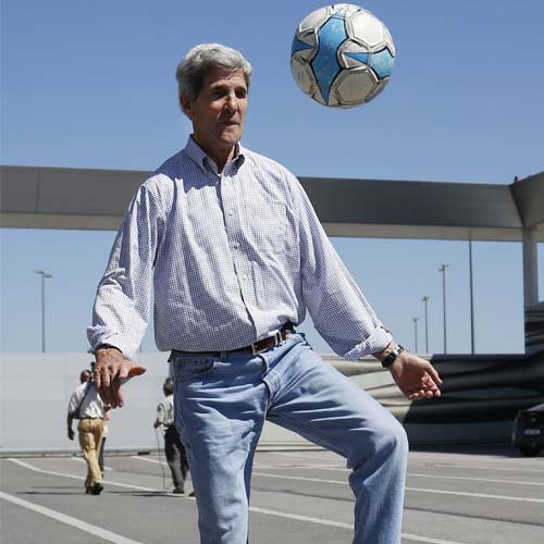 India vs new zealand live score · 11:05: John Kerry shows off his football moves as his plane
