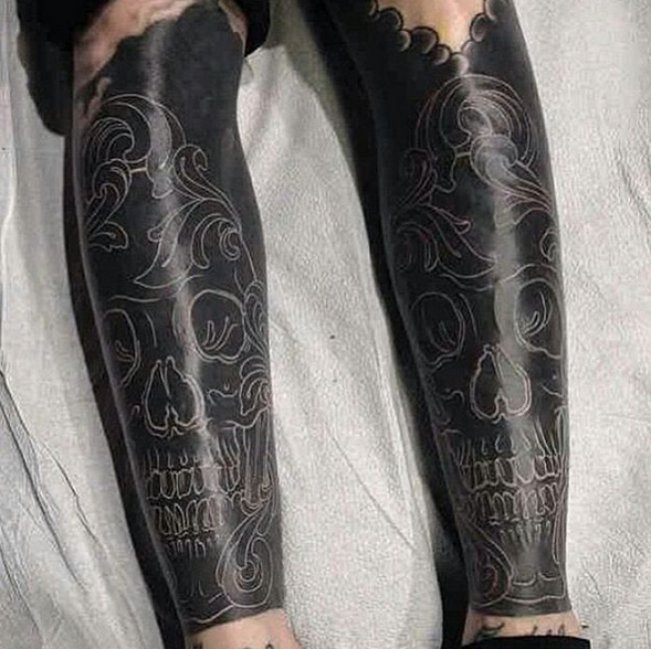 Tatuaggi, La Nuova Moda È Ricoprire Parti Del Corpo Con L'inchiostro Nero | Radio Deejay 588_x_589_jpg