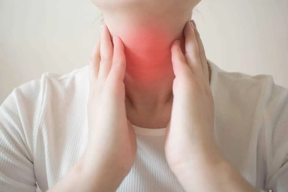 Membengkaknya kelenjar getah bening akibat infeksi ringan biasanya disebabkan oleh infeksi bakteri atau virus yang menyerang tubuh manusia seperti demam, pilek, infeksi tenggorokan, radang amandel, infeksi gigi, penyakit gondok, infeksi telinga, dan infeksi kulit (selulitis). Penyebab Kanker Getah Bening Limfoma Dan Berbagai Faktor Risikonya