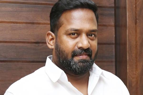 மருத்துவமனையில் அனுமதிக்கப்பட்டிருந்த நடிகர் ரோபோ ஷங்கர் காலமானார் மருத்துவமனையில் அனுமதிக்கப்பட்டிருந்த நடிகர் ரோபோ ஷங்கர் காலமானார்