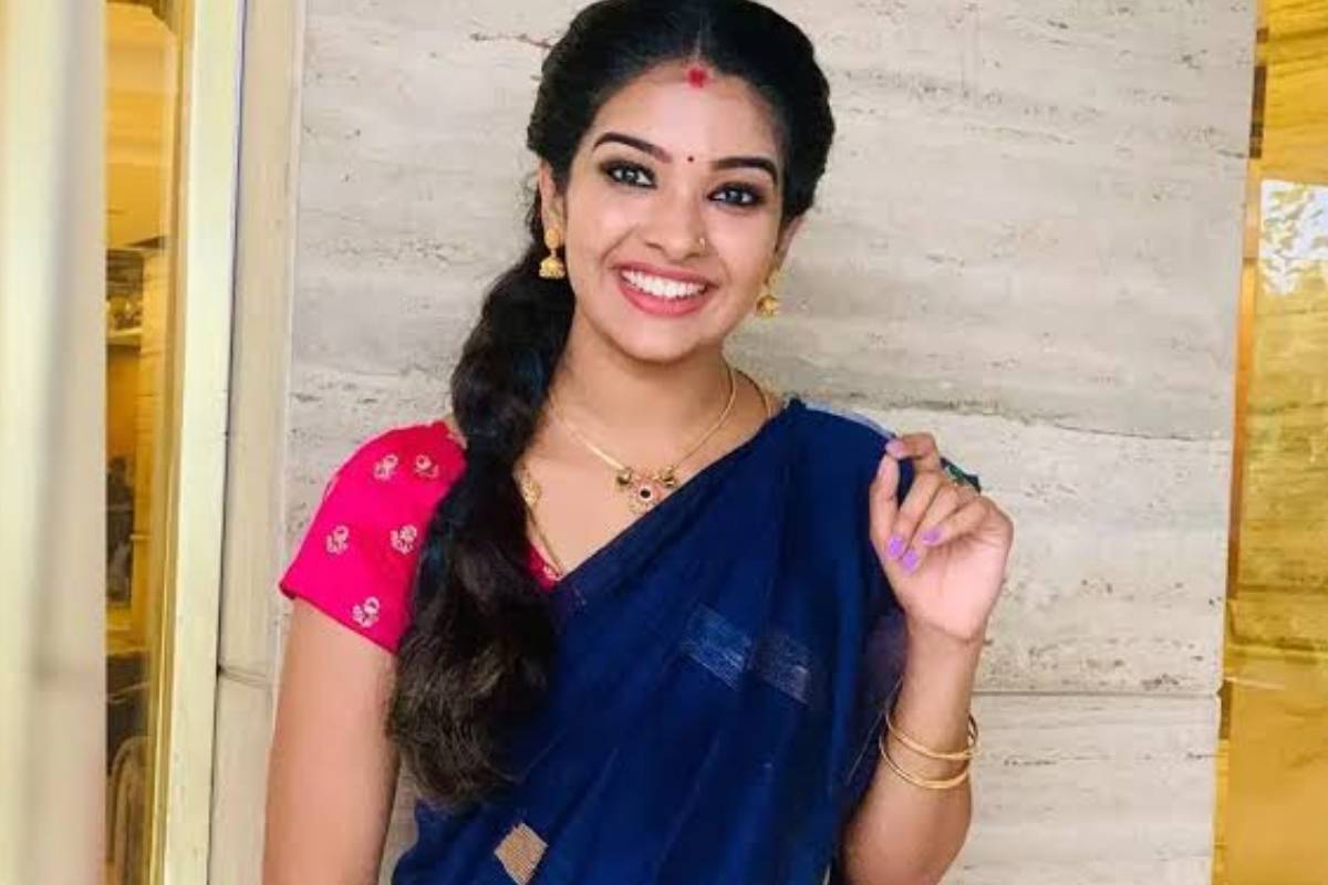 அந்தரங்க புகைப்படங்களை நண்பர்களுக்கு அனுப்பிய கணவர்- பகீர் தகவல் கூறிய சீரியல் நடிகை மோனிஷா அந்தரங்க புகைப்படங்களை நண்பர்களுக்கு அனுப்பிய கணவர்- பகீர் தகவல் கூறிய சீரியல் நடிகை மோனிஷா