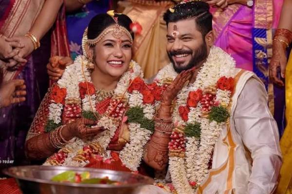 என் பிறந்தநாளுக்கு அரவிந்த் அப்படி செய்தார்… மறைந்த கணவர் குறித்து சீரியல் நடிகை ஸ்ருதி