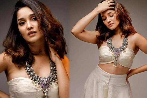 கண் கவரும் அழகில் NEEK பட இளம் நடிகை அனிகா சுரேந்தர் லேட்டஸ்ட் ஸ்டில் வைரல் கண் கவரும் அழகில் NEEK பட இளம் நடிகை அனிகா சுரேந்தர் லேட்டஸ்ட் ஸ்டில் வைரல்