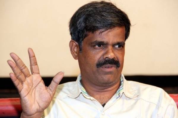 மருத்துவமனையில் அனுமதிக்கப்பட்டுள்ள விஜய்யின் புலி பட தயாரிப்பாளர்.. மாரடைப்பா.. மருத்துவமனையில் அனுமதிக்கப்பட்டுள்ள விஜய்யின் புலி பட தயாரிப்பாளர்.. மாரடைப்பா..