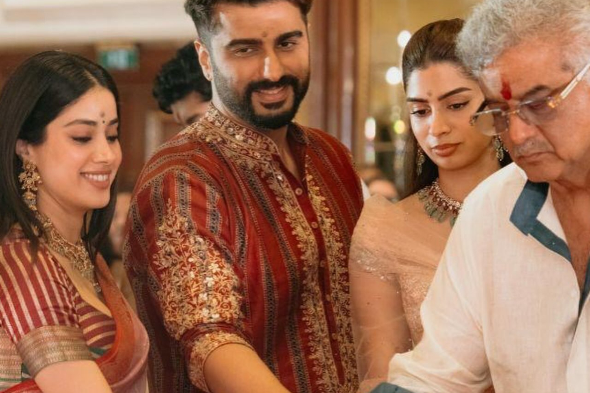 நடிகை ஸ்ரீதேவி கணவர் வீட்டில் விசேஷம்.. கொண்டாட்டத்தில் குடும்பம்! அழகிய புகைப்படங்கள் நடிகை ஸ்ரீதேவி கணவர் வீட்டில் விசேஷம்.. கொண்டாட்டத்தில் குடும்பம்! அழகிய புகைப்படங்கள்