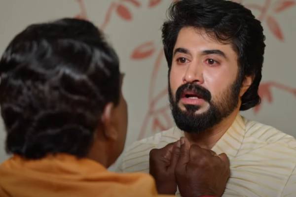 கதிர் சட்டையை பிடித்து குணசேகரன், தர்ஷனை தண்டிக்க நினைக்கும் பார்கவி… எதிர்நீச்சல் தொடர்கிறது பரபரப்பு புரொமோ கதிர் சட்டையை பிடித்து குணசேகரன், தர்ஷனை தண்டிக்க நினைக்கும் பார்கவி… எதிர்நீச்சல் தொடர்கிறது பரபரப்பு புரொமோ
