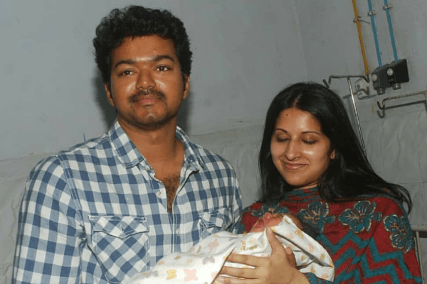 படப்பிடிப்பு தளத்தில் மாலையும் கழுத்துமாக விஜய், சங்கீதா ஜோடி.. உடன் இருந்த அஜித் மனைவி ஷாலினி படப்பிடிப்பு தளத்தில் மாலையும் கழுத்துமாக விஜய், சங்கீதா ஜோடி.. உடன் இருந்த அஜித் மனைவி ஷாலினி