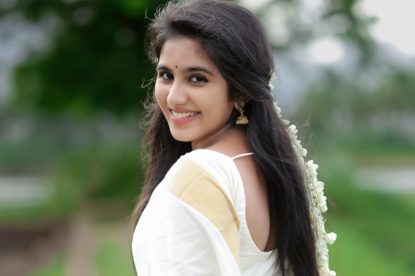 புடவையில் ரசிகர்களை கவரும் சிங்கப்பெண்ணே சீரியல் நடிகை மனீஷா.. லேட்டஸ்ட் போட்டோஷூட்.. புடவையில் ரசிகர்களை கவரும் சிங்கப்பெண்ணே சீரியல் நடிகை மனீஷா.. லேட்டஸ்ட் போட்டோஷூட்..