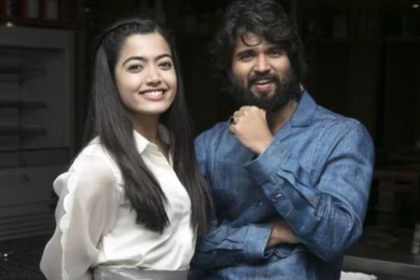 விஜய் தேவரகொண்டா, ராஷ்மிகாவிற்கு நிச்சயதார்த்தம் முடிந்தது… வைரலாகும் போட்டோ விஜய் தேவரகொண்டா, ராஷ்மிகாவிற்கு நிச்சயதார்த்தம் முடிந்தது… வைரலாகும் போட்டோ