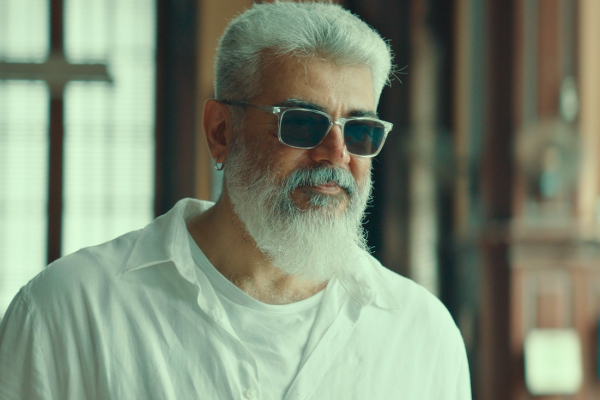 அஜித் பேசும் போது குறுக்கே வந்த பெண், அஜித் கொடுத்த ரியாக்ஸன்.. வைரல் வீடியோ அஜித் பேசும் போது குறுக்கே வந்த பெண், அஜித் கொடுத்த ரியாக்ஸன்.. வைரல் வீடியோ