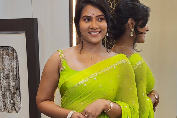 திவ்யா துரைசாமி சேலையில் அசத்தல் போட்டோஷூட் திவ்யா துரைசாமி சேலையில் அசத்தல் போட்டோஷூட்