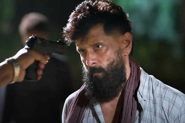 நம்ம சீயான் விக்ரமா இது! இவருக்கு வயசே ஆகாதா!! எப்படி இருக்கிறார் பாருங்க நம்ம சீயான் விக்ரமா இது! இவருக்கு வயசே ஆகாதா!! எப்படி இருக்கிறார் பாருங்க
