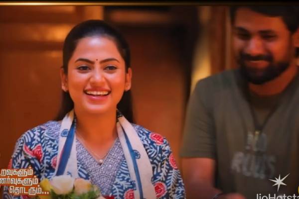சர்ப்ரைஸாக கொடுத்து நிலாவை திக்குமுக்காட வைத்த சோழன், அழகான தருணங்கள்… அய்யனார் துணை எபிசோட் சர்ப்ரைஸாக கொடுத்து நிலாவை திக்குமுக்காட வைத்த சோழன், அழகான தருணங்கள்… அய்யனார் துணை எபிசோட்