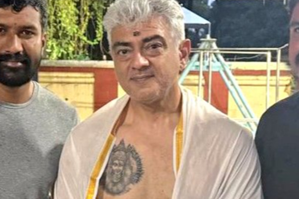அஜித் போட்டிருக்கும் டாட்டூவை கவனித்தீர்களா.. கேரள கோவிலில் எடுத்த போட்டோ படுவைரல் அஜித் போட்டிருக்கும் டாட்டூவை கவனித்தீர்களா.. கேரள கோவிலில் எடுத்த போட்டோ படுவைரல்