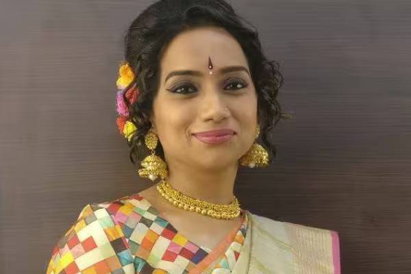 என்மீது சேற்றை வாரி எறிகிறார்கள்.. தற்கொலை செய்யப்பட்டதாக கூறப்பட்ட பாடகி கல்பனா ஆவேசம் என்மீது சேற்றை வாரி எறிகிறார்கள்.. தற்கொலை செய்யப்பட்டதாக கூறப்பட்ட பாடகி கல்பனா ஆவேசம்