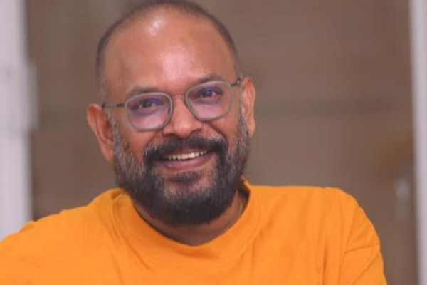 கோட் இயக்குநர் வெங்கட் பிரபுவின் மனைவி, மகள்களை பார்த்துள்ளீர்களா.. அழகிய குடும்ப புகைப்படம் கோட் இயக்குநர் வெங்கட் பிரபுவின் மனைவி, மகள்களை பார்த்துள்ளீர்களா.. அழகிய குடும்ப புகைப்படம்