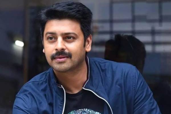 பல சர்ச்சைகளை கடந்து குடும்பத்துடன் நடிகர் ஸ்ரீகாந்த் எங்கு சென்றுள்ளார் தெரியுமா… போட்டோ இதோ பல சர்ச்சைகளை கடந்து குடும்பத்துடன் நடிகர் ஸ்ரீகாந்த் எங்கு சென்றுள்ளார் தெரியுமா… போட்டோ இதோ