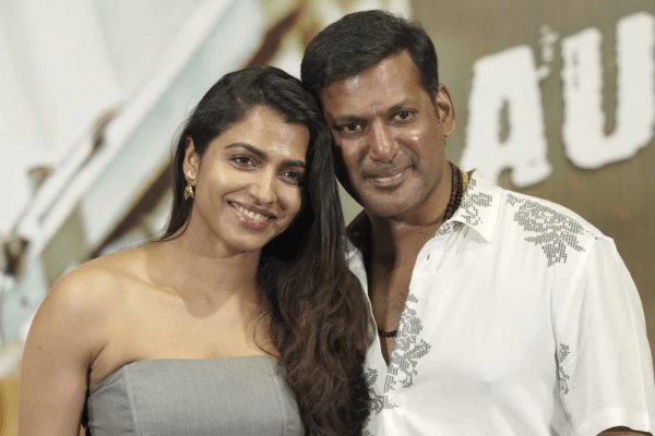 விஷால் – சாய் தன்ஷிகாவுக்கு இன்று நிச்சயதார்த்தம்.. எங்கு நடக்கிறது தெரியுமா விஷால் – சாய் தன்ஷிகாவுக்கு இன்று நிச்சயதார்த்தம்.. எங்கு நடக்கிறது தெரியுமா