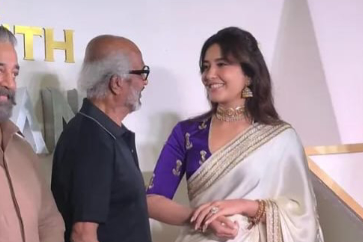 ராசி கண்ணாவுக்கு ரஜினி கொடுத்த கிப்ட்! யாரும் எதிர்பார்க்காத ஒன்று ராசி கண்ணாவுக்கு ரஜினி கொடுத்த கிப்ட்! யாரும் எதிர்பார்க்காத ஒன்று